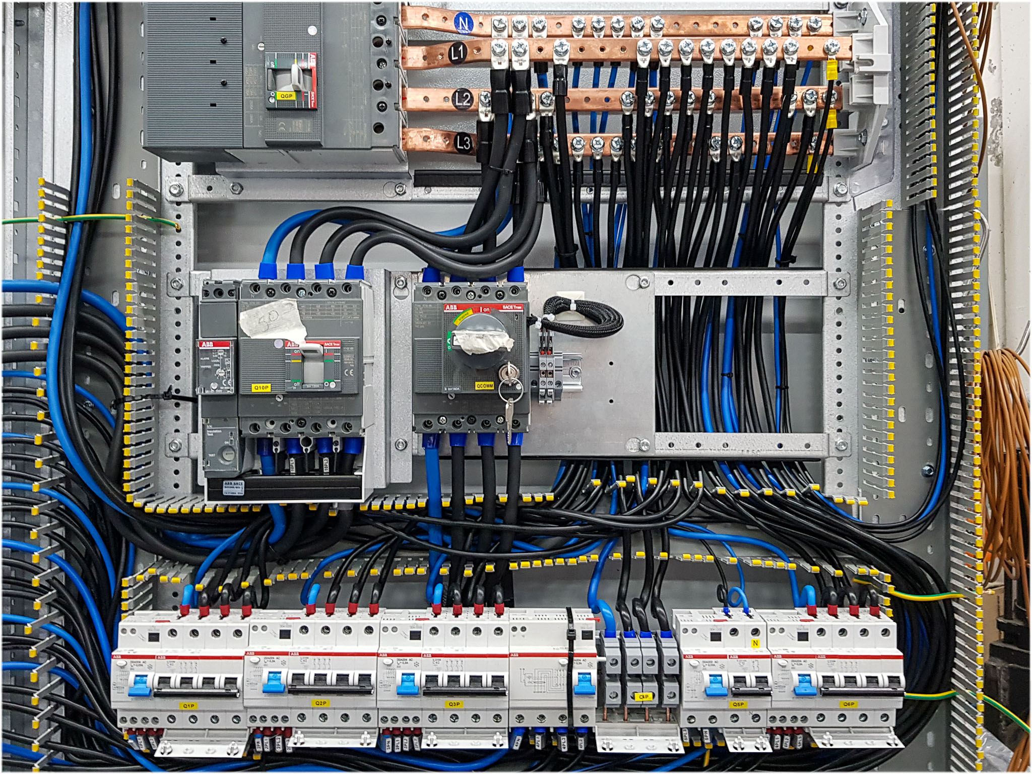 Costruzione Quadri Elettrici ad Elevata Potenza.